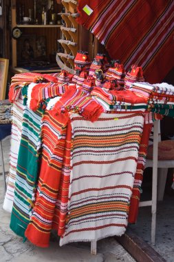 Nesebar'da bir sokak pazarında kilim ( Bulgaristan )