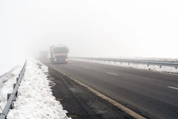 Peligroso camino de invierno —  Fotos de Stock