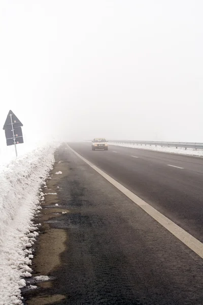 Estrada de Inverno perigosa — Fotografia de Stock