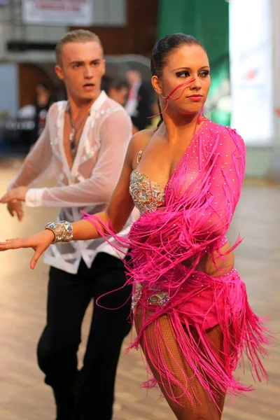 Latino couple de danse en action — Photo