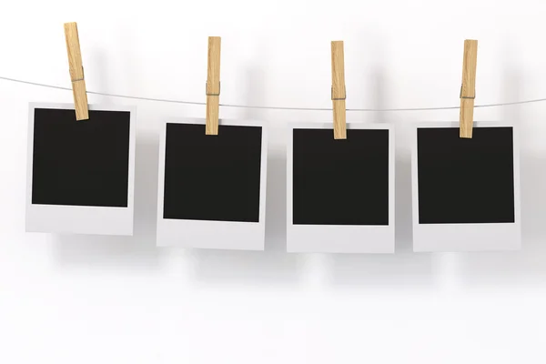 Geïsoleerde photo frame met wasknijper — Stockfoto