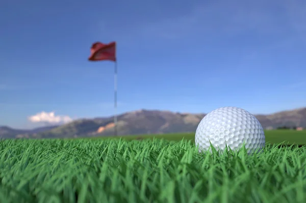 Pallina da golf sul campo di erba — Foto Stock