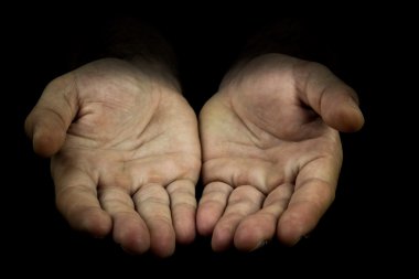 kamera doğru uzanan eller