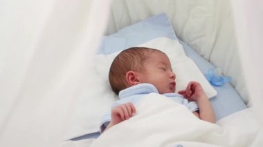Yeni doğan bebek uyku