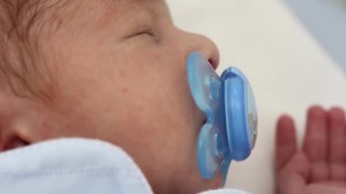 Yeni doğan bebek uyku