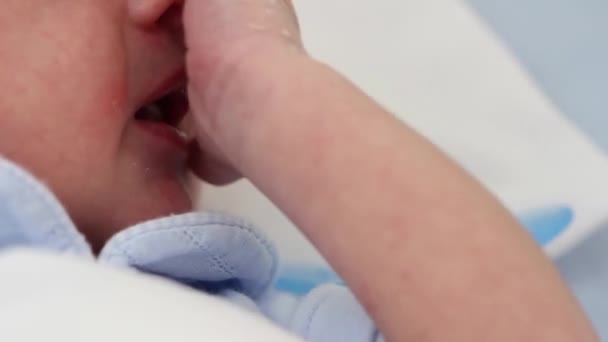新生婴儿的哭声 — 图库视频影像