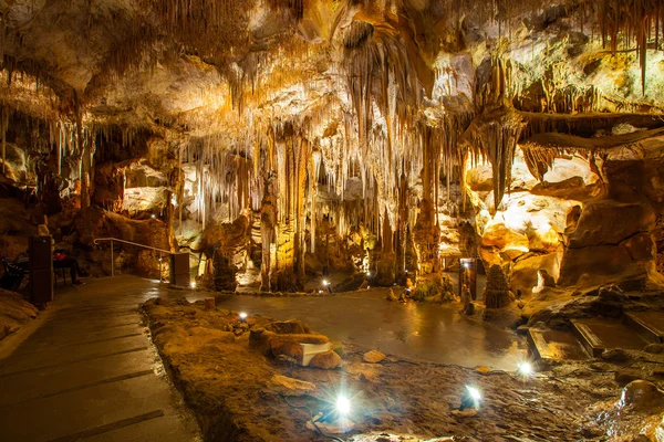 Stalactite and Stalagmite Formations in the Cave — Stock Photo, Image