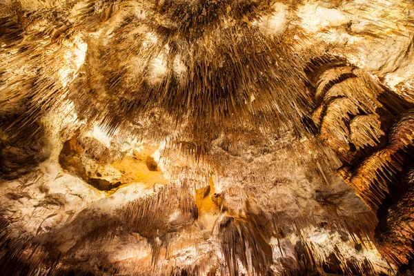 Stalactite and Stalagmite Formations in the Cave — Stock Photo, Image