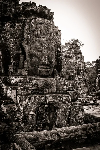 Řezbářské chrámu bayon v Angkoru v Kambodži — Stock fotografie