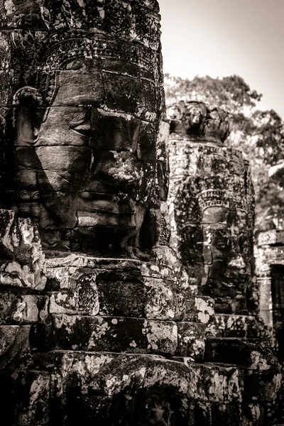 Řezbářské chrámu bayon v Angkoru v Kambodži — Stock fotografie