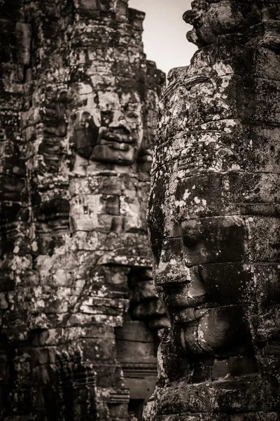 Řezbářské chrámu bayon v Angkoru v Kambodži — Stock fotografie