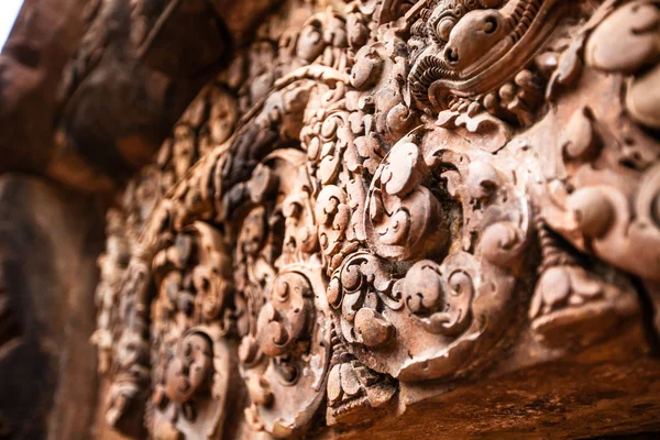 Banteay srei σκάλισμα στήλη στο angkor wat — Φωτογραφία Αρχείου