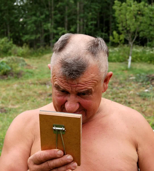 Barbering człowiek — Zdjęcie stockowe