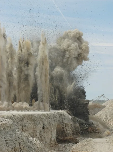 Explosion in offener Grube — Stockfoto