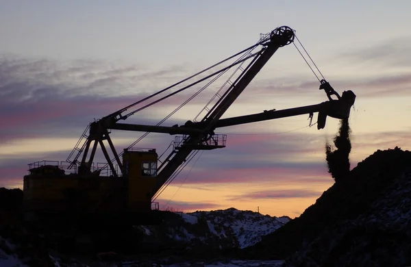 Bagger in offener Grube — Stockfoto