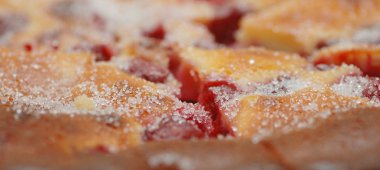 vişneli pasta parçası