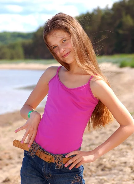 Chica en la playa —  Fotos de Stock