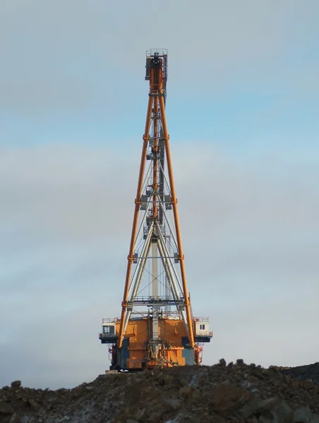 Graafmachine in open kuil — Stockfoto