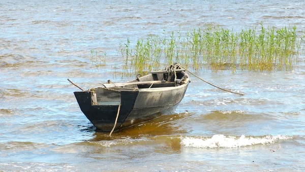 Yalnız tekne — Stok fotoğraf