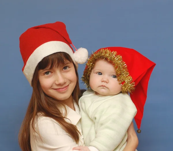 Retrato de menina bonita e bebê — Fotografia de Stock