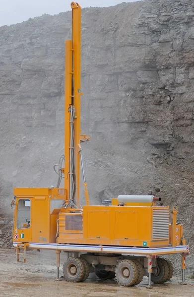 Drilling machine in open pit — Stock Photo, Image