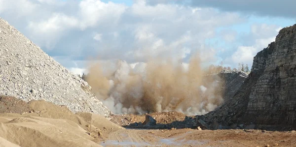 Explosão em poço aberto — Fotografia de Stock
