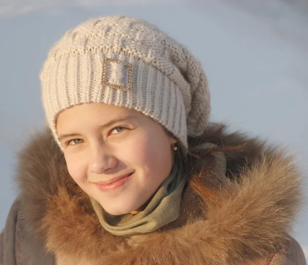 Portrait of beautiful teenage girl in winter time — Stock Photo, Image