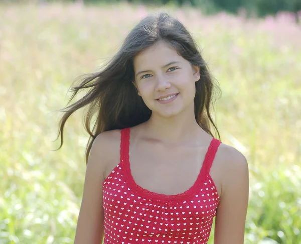 Portretul unei adolescente frumoase — Fotografie, imagine de stoc