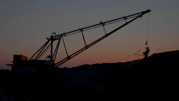 Graafmachine in open kuil — Stockfoto