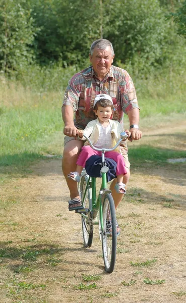 Portrét starší a dítě na kole Stock Fotografie