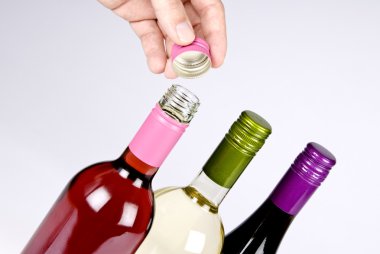 screwcaps serisi ile şarap şişeleri
