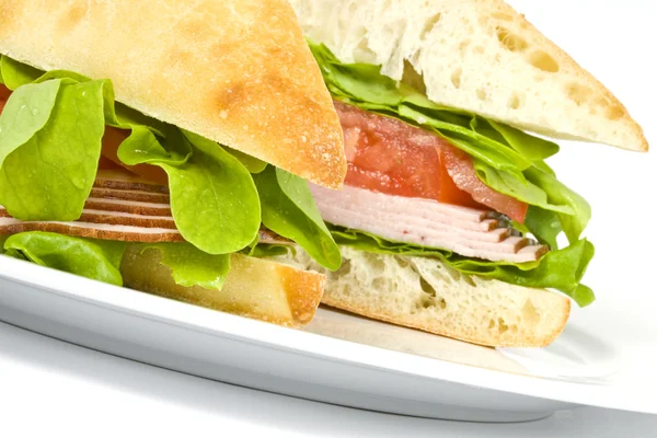 Sandwich Focaccia sur plaque blanche — Photo