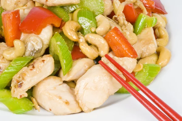 Roer Gebakken kip met cashewnoten en groenten — Stockfoto