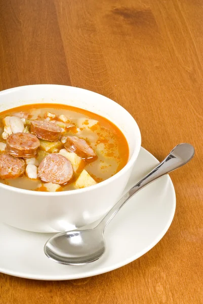 Obfite zupa fasolowa z słodki kiełbasy — Zdjęcie stockowe