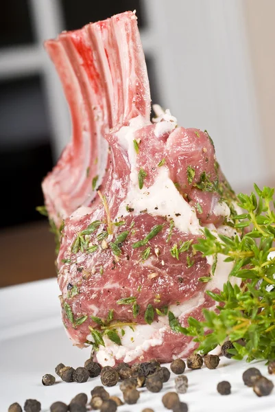Rack of Raw Lamb with Thyme and Black Peppercorn — Stock Photo, Image