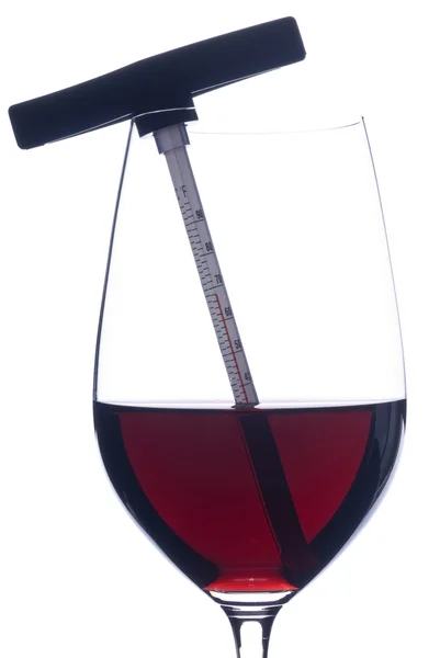 Вимірювання червоного вина температури з термометром (за Фаренгейтом) — стокове фото