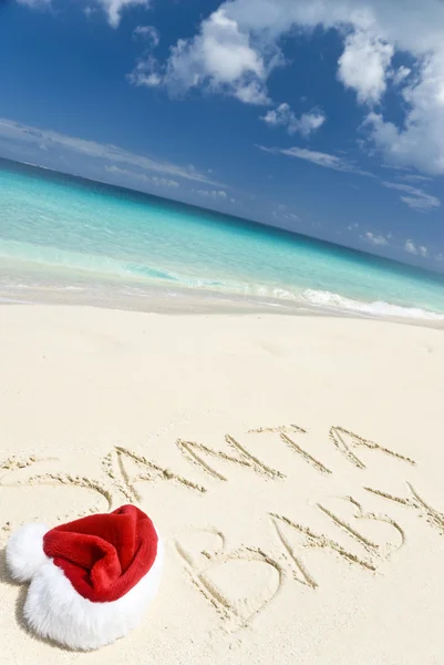Chapéu de Santa em uma praia do Caribe — Fotografia de Stock