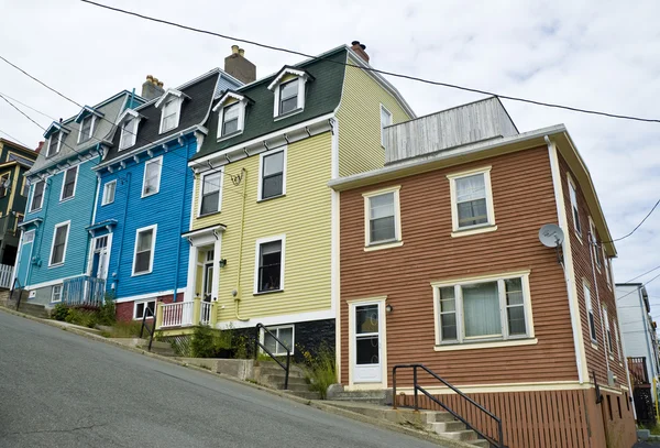 Casas coloridas na colina — Fotografia de Stock