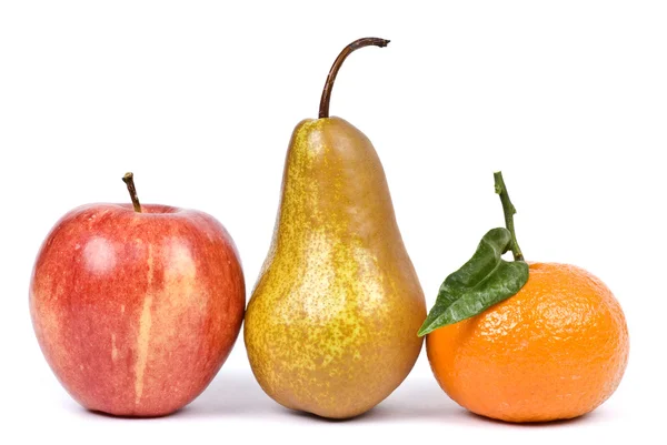 Frutas mixtas aisladas en blanco — Foto de Stock