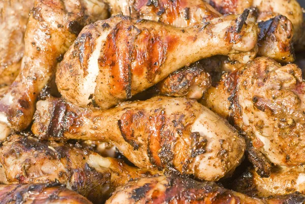 Bacchette di pollo grigliate alla griglia — Foto Stock