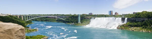Niagarafallen och rainbow bridge panorama — Stockfoto