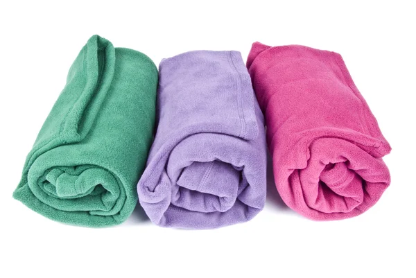 Kleurrijke polar fleece koltruien opgerolde, geïsoleerd op wit — Stockfoto