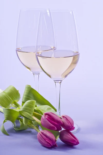 White Wine and Pink Tulip Flowers — Stock Photo, Image