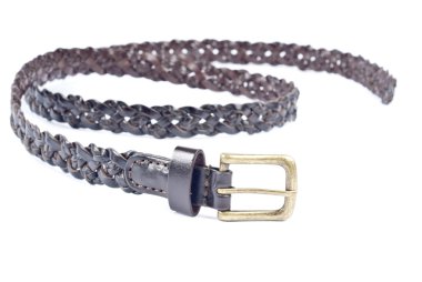 beyaz izole kahverengi deri kemer örgülü