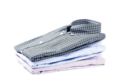 erkek gömlek üzerine beyaz izole yığını