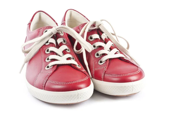 Rood leer loopschoenen geïsoleerd op wit — Stockfoto