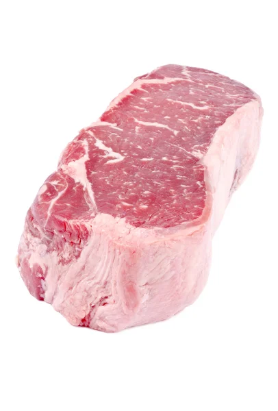 Rohe Streifen Rinderlende Steak isoliert auf weiß — Stockfoto