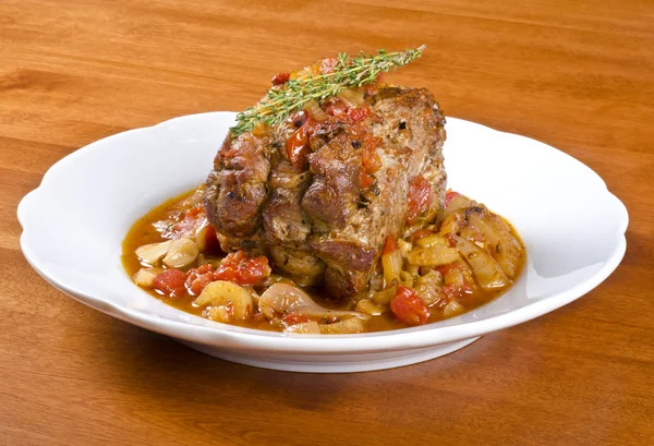 Pork Roast with Tomatoes, Onion, Garlic, Fennel and Fresh Thyme — Stock Photo, Image