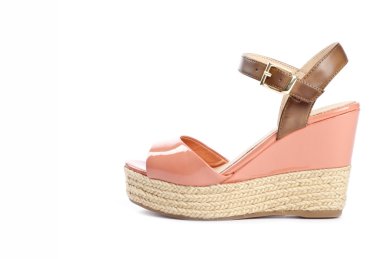 beyaz izole şeftali renkli sandalet