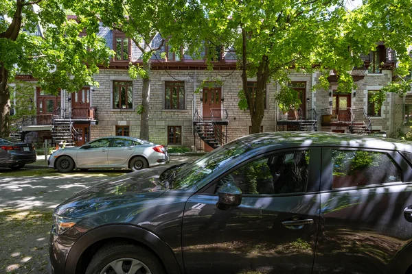 Straatscène Van Montreal Met Kleurrijke Huizen Een Zonnige Lente Europa — Stockfoto